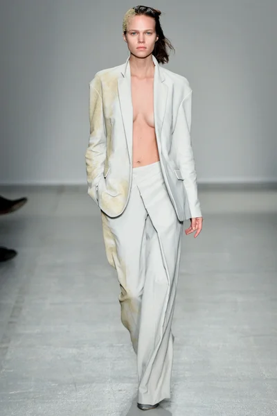 Look 3